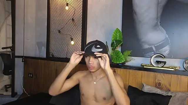 AlanCutee online show from April 18, 11:45 am