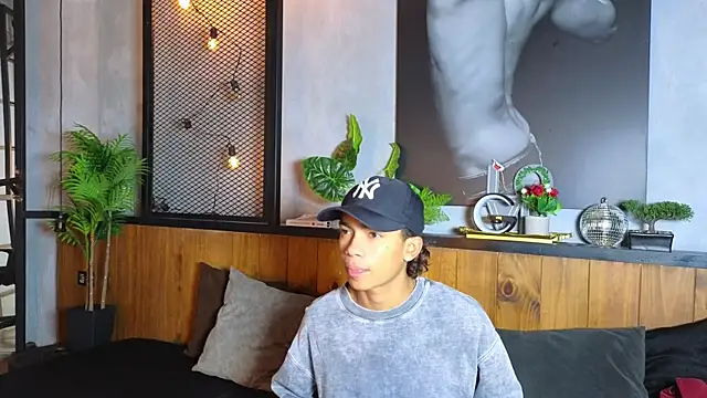 AlanCutee online show from May 10, 1:04 pm