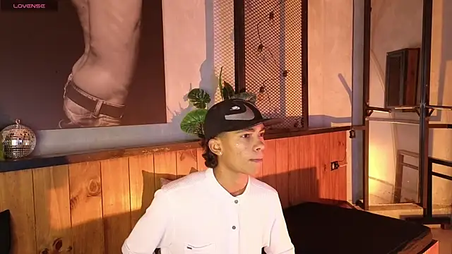 AlanCutee online show from April 4, 12:56 pm