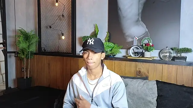 AlanCutee online show from May 12, 11:49 am