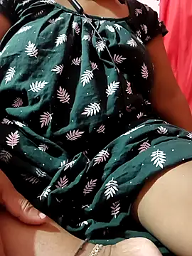 Cute-Swewty online show from May 11, 4:04 pm