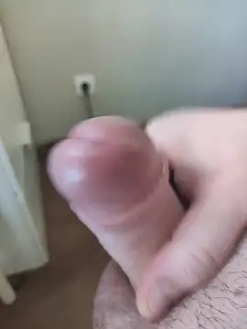 Snapshot of TobyDick13 chatting on November 24, 6:57 am TobyDick13 online show from November 24, 6:57 am