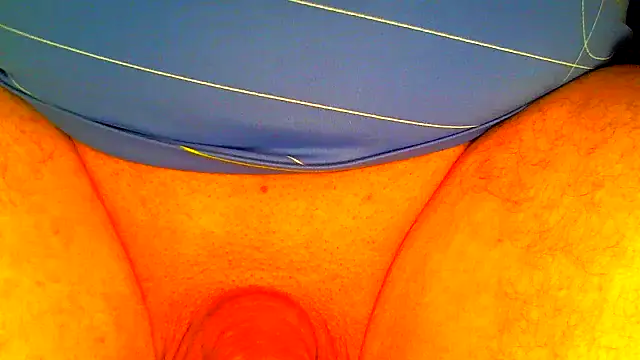 Snapshot of TobyDick13 chatting on April 29, 12:59 am TobyDick13 online show from April 29, 12:59 am