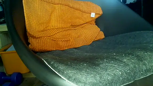 Snapshot of TobyDick13 chatting on October 28, 5:39 am TobyDick13 online show from October 28, 5:39 am