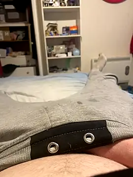 Snapshot of bigdicklad chatting on December 17, 8:47 pm bigdicklad online show from December 17, 8:47 pm