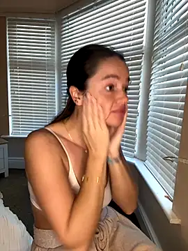 Snapshot of Mollyloverxo chatting on October 9, 7:42 am Mollyloverxo online show from October 9, 7:42 am