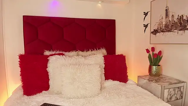 Alaia Snow online show from November 7, 8:24 pm