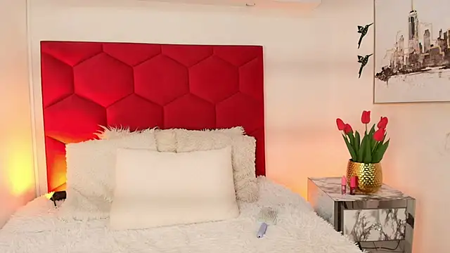 Alaia Snow online show from November 30, 9:04 pm