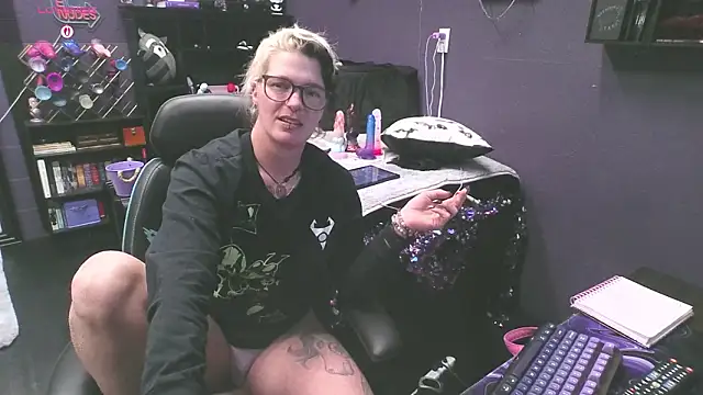 oddywithabody online show from February 19, 7:16 am