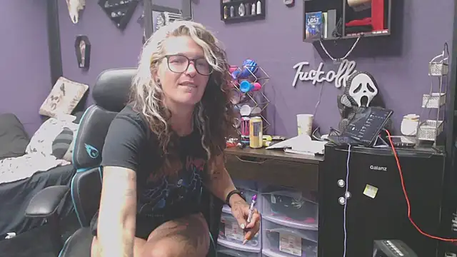 oddywithabody online show from October 13, 7:10 am