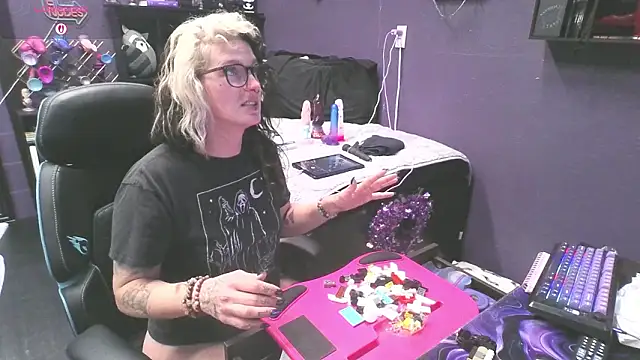 oddywithabody online show from February 23, 1:51 am