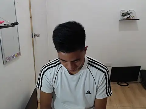 Snapshot of Lloyd_wintours chatting on November 13, 4:11 pm Lloyd wintours online show from November 13, 4:11 pm