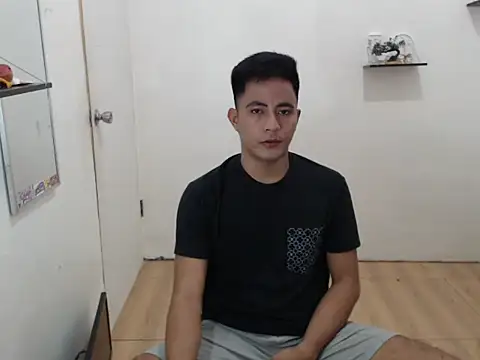 Snapshot of Lloyd_wintours chatting on November 16, 9:58 am Lloyd wintours online show from November 16, 9:58 am