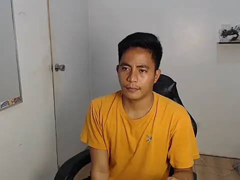 Snapshot of Lloyd_wintours chatting on November 29, 9:26 pm Lloyd wintours online show from November 29, 9:26 pm