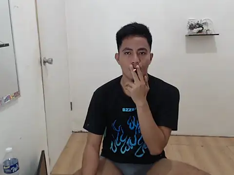 Snapshot of Lloyd_wintours chatting on November 22, 1:10 pm Lloyd wintours online show from November 22, 1:10 pm