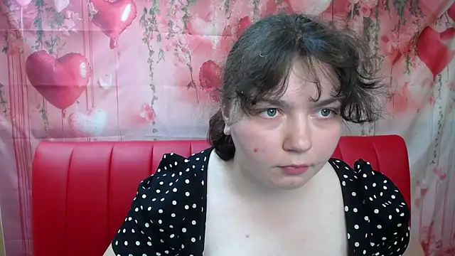 Snapshot of NeonilaLisova chatting on May 20, 11:07 am NeonilaLisova online show from May 20, 11:07 am