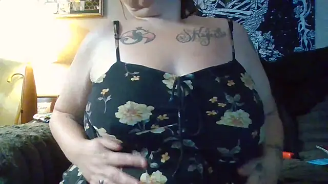 ThickkkMama420 online show from May 17, 5:57 pm