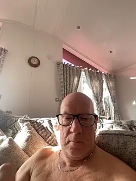 Snapshot of philefc chatting on February 16, 10:25 am philefc online show from February 16, 10:25 am