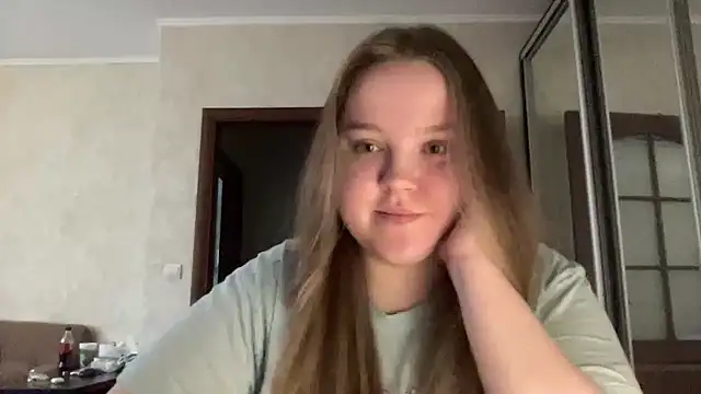 Snapshot of Alice898 chatting on July 8, 3:13 pm Alice898 online show from July 8, 3:13 pm