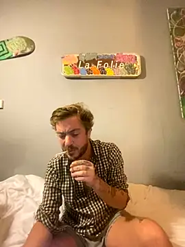 Snapshot of 3615-ULLA chatting on November 8, 8:45 pm 3615-ULLA online show from November 8, 8:45 pm