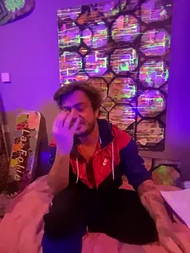 Snapshot of 3615-ULLA chatting on December 18, 9:51 pm 3615-ULLA online show from December 18, 9:51 pm