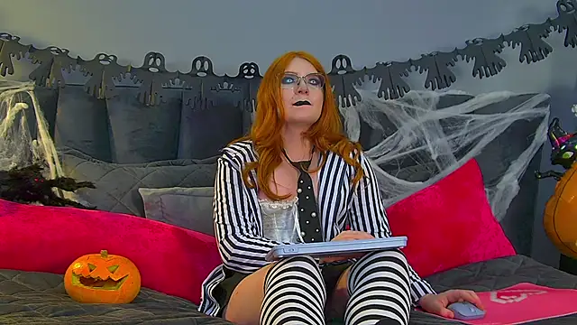 Snapshot of AliceAllisons chatting on October 30, 8:28 pm AliceAllisons online show from October 30, 8:28 pm