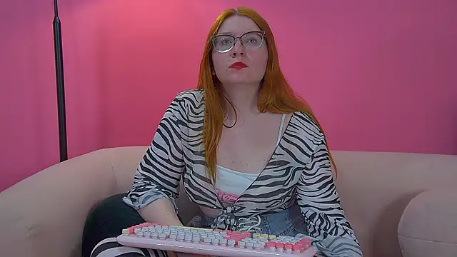 Snapshot of AliceAllisons chatting on November 15, 6:45 pm AliceAllisons online show from November 15, 6:45 pm