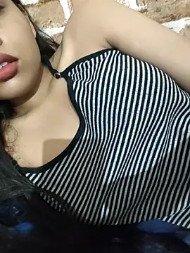 Snapshot of KARISHMA-STRIP chatting on September 24, 8:32 am KARISHMA-STRIP online show from September 24, 8:32 am