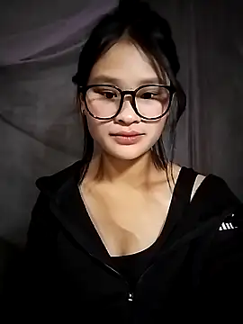 Snapshot of saronla_03 chatting on December 2, 3:07 am saronla 03 online show from December 2, 3:07 am