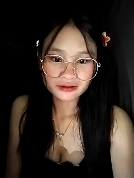 Snapshot of saronla_03 chatting on October 5, 7:37 pm saronla 03 online show from October 5, 7:37 pm