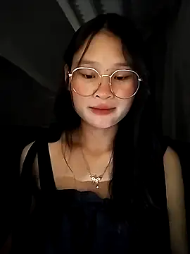 Snapshot of saronla_03 chatting on October 1, 6:51 am saronla 03 online show from October 1, 6:51 am