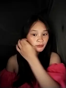 Snapshot of saronla_03 chatting on October 4, 3:13 pm saronla 03 online show from October 4, 3:13 pm