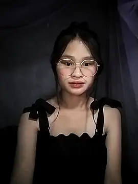 Snapshot of saronla_03 chatting on November 8, 6:33 pm saronla 03 online show from November 8, 6:33 pm