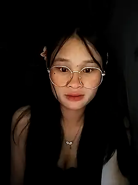 Snapshot of saronla_03 chatting on October 3, 3:24 pm saronla 03 online show from October 3, 3:24 pm