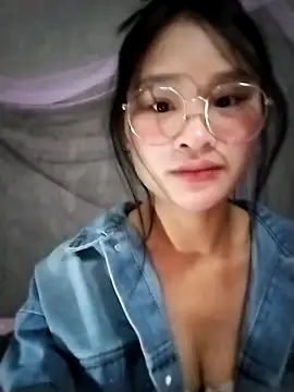 Snapshot of saronla_03 chatting on December 3, 6:29 pm saronla 03 online show from December 3, 6:29 pm