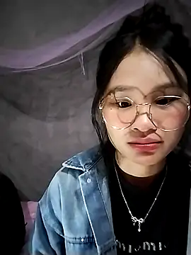 Snapshot of saronla_03 chatting on December 5, 2:00 am saronla 03 online show from December 5, 2:00 am