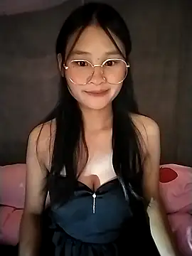 Snapshot of saronla_03 chatting on October 28, 7:40 am saronla 03 online show from October 28, 7:40 am