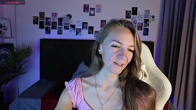 Snapshot of Jesica_mooon chatting on October 6, 1:40 am Jesica mooon online show from October 6, 1:40 am