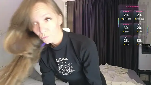 Snapshot of Jesica_mooon chatting on November 13, 1:31 am Jesica mooon online show from November 13, 1:31 am