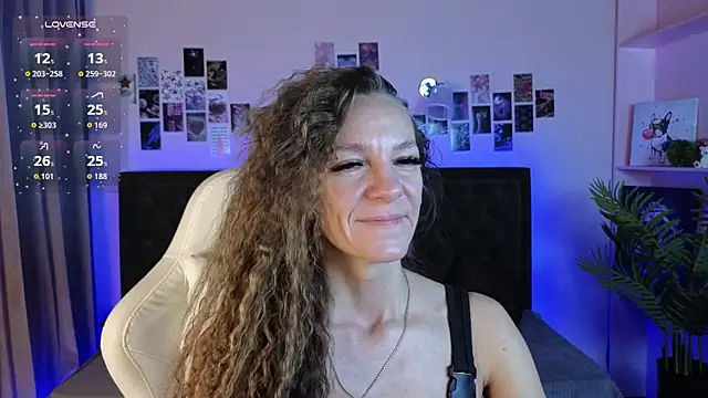 Snapshot of Jesica_mooon chatting on October 17, 1:31 am Jesica mooon online show from October 17, 1:31 am