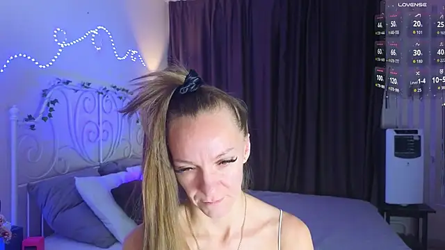 Jesica mooon online show from December 19, 1:42 am