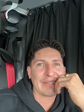 Snapshot of serxxx1287 chatting on December 15, 10:21 am serxxx1287 online show from December 15, 10:21 am