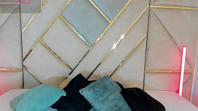 BellaNixs online show from January 6, 7:18 pm