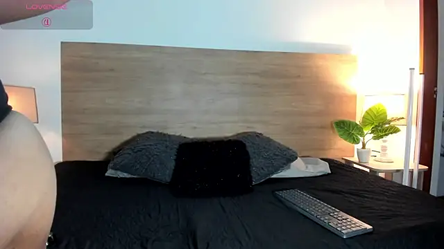 BellaNixs online show from February 19, 10:34 am