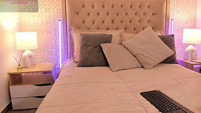 BellaNixs online show from November 3, 3:23 am