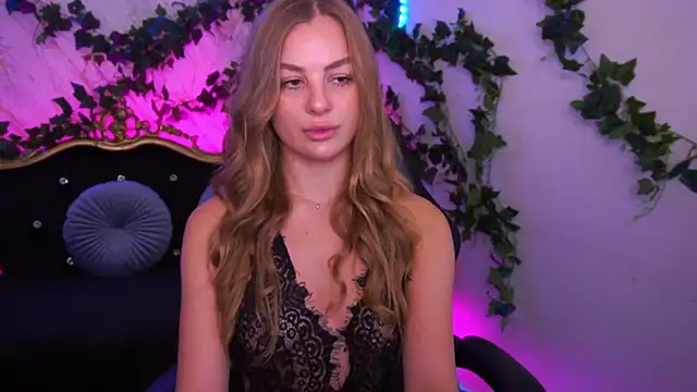 Snapshot of AngyyEyess chatting on October 28, 12:11 am AngyyEyess online show from October 28, 12:11 am