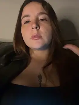 m0ranguinh0s2 online show from June 12, 1:47 am