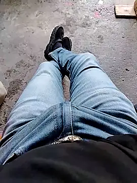 Snapshot of Alaver2587 chatting on March 22, 6:20 pm Alaver2587 online show from March 22, 6:20 pm