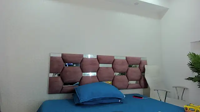 MelannyCollins   online show from January 8, 10:16 pm