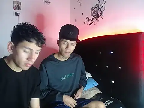 Snapshot of theboys_hot chatting on September 30, 11:44 pm theboys hot online show from September 30, 11:44 pm